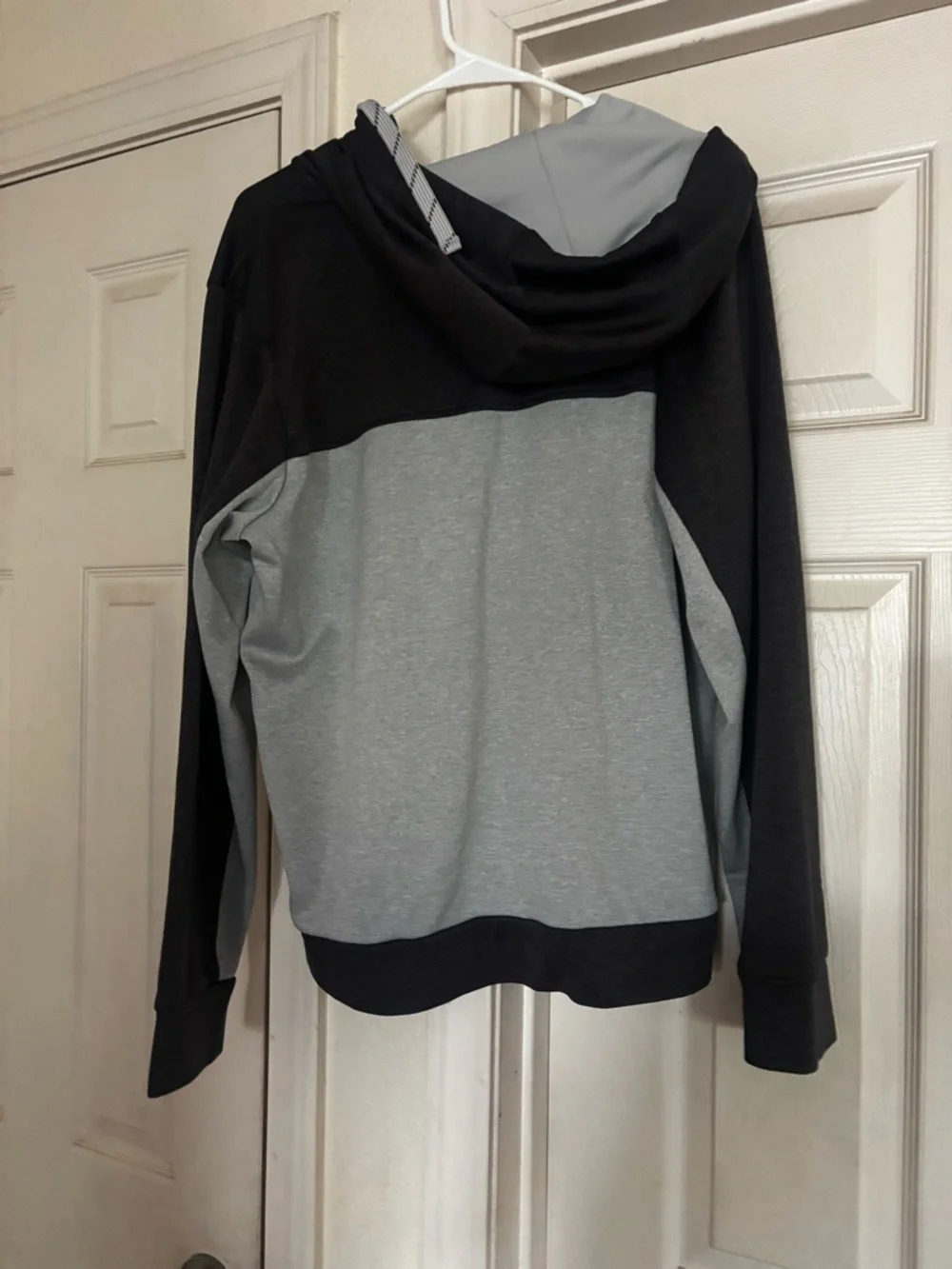Men’s The North Face Black & Gray Zip Hoodie lightweight  size Large